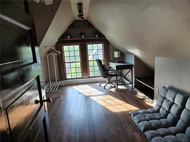 4th bedroom in third floor.