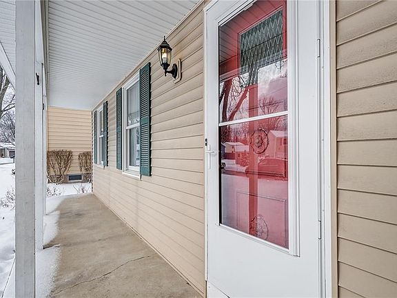 4th image of 4073 Elaine Cir