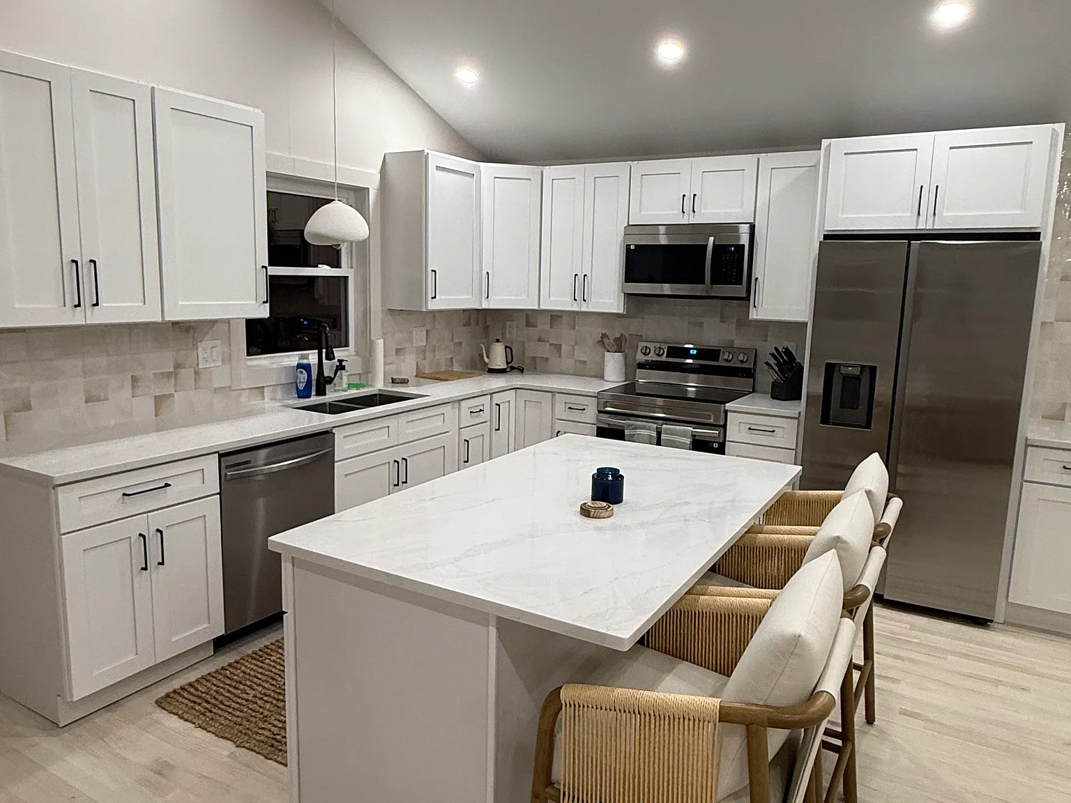 2 bed, 1000 sqft, $4,000 — Photo 3