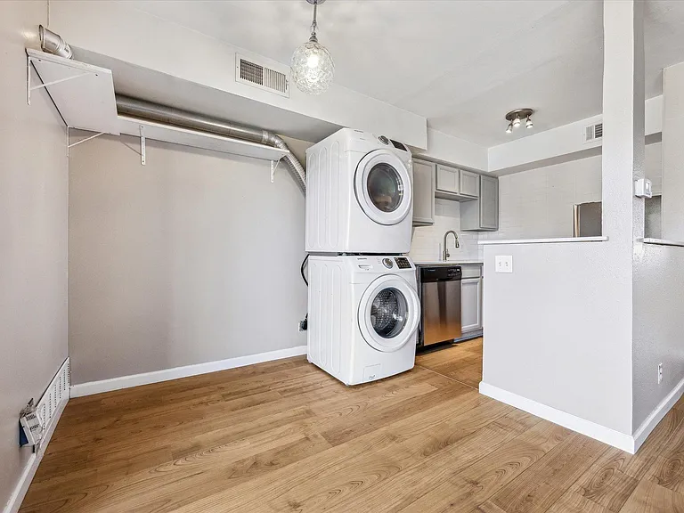 1304 Mariposa Dr #104 — Photo 9
