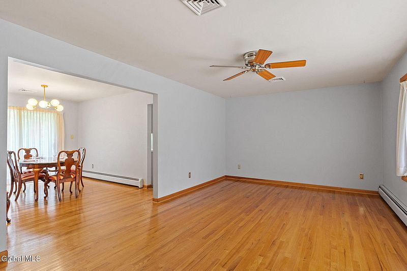 4th image of 2351 Oakland Avenue
