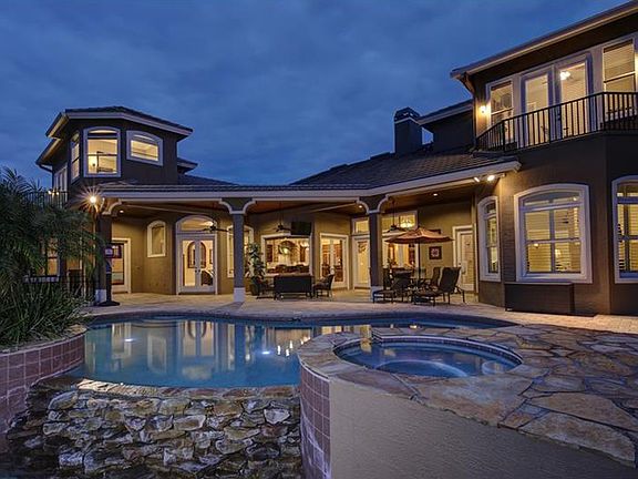 3rd image of 1345 Playmoor Dr