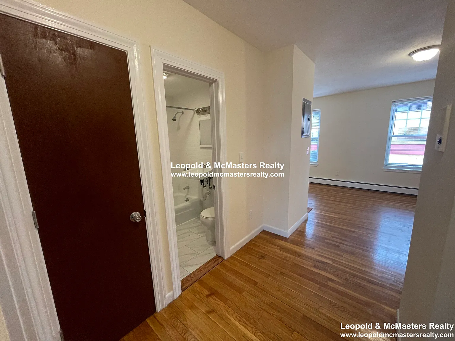 North Beacon St Brighton Apartments — Photo 1