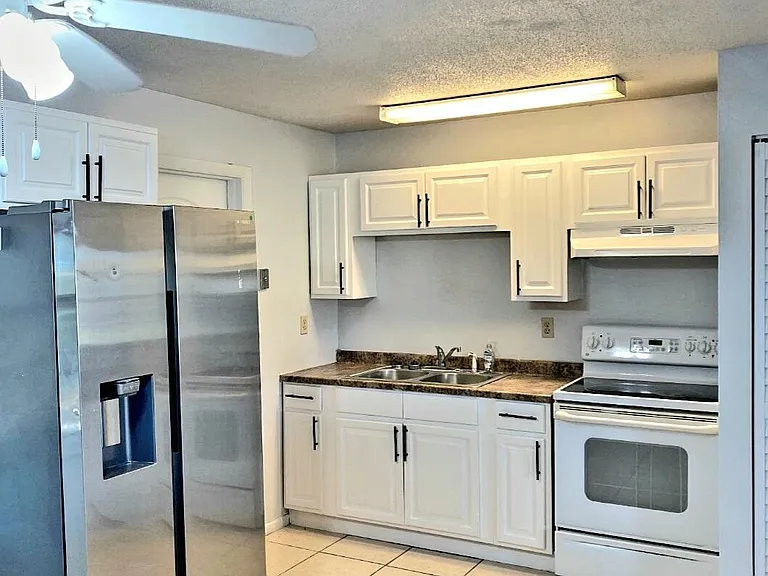 3020 Mary St — Photo 21