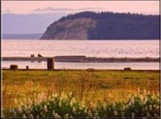 6190 Kohlwes Rd, Clinton, WA 98236