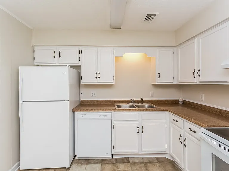 5 Silverwood Dr — Photo 8
