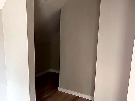 3rd image of 1827 S Market St #B