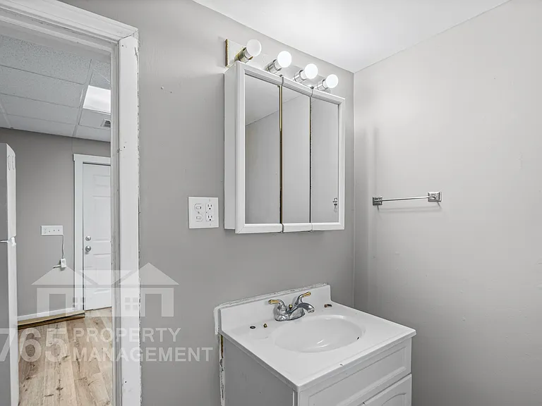 1325 N Wabash Ave — Photo 9