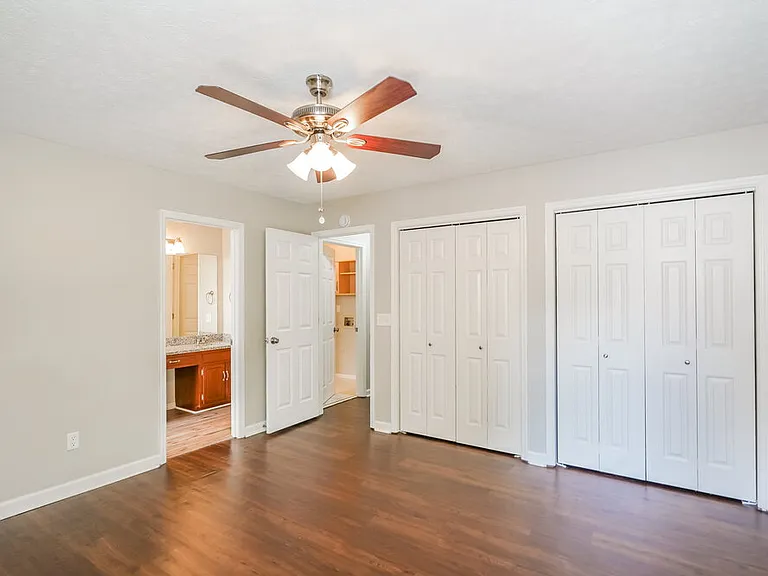 1207 Cedarbend Dr — Photo 9