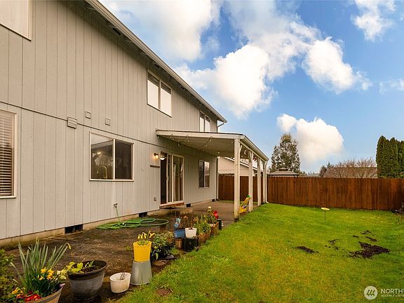 3rd image of 158 Boardwalk Wy