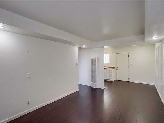 5th image of 419 W 10th Ave
