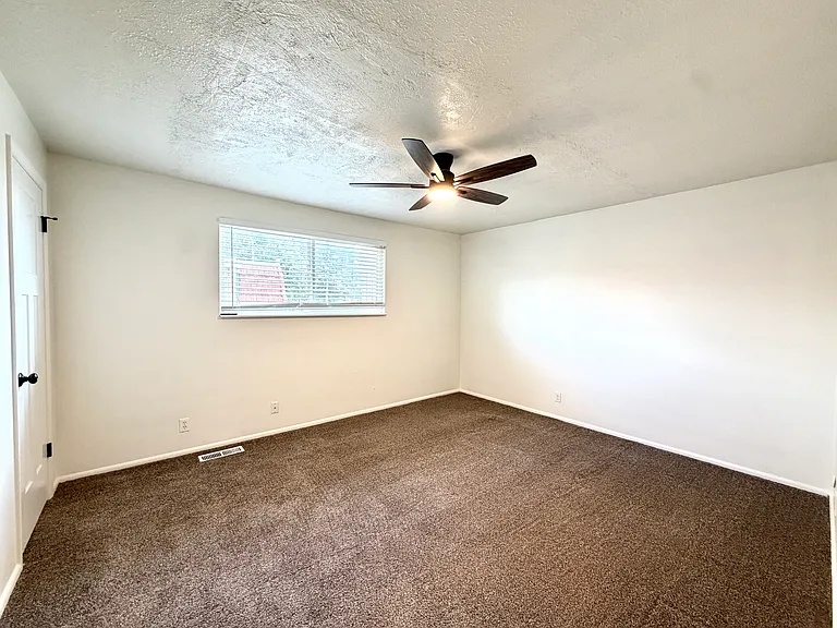 359 N 100 W #4 — Photo 14