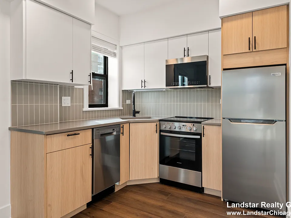 1233 Chicago Ave #7