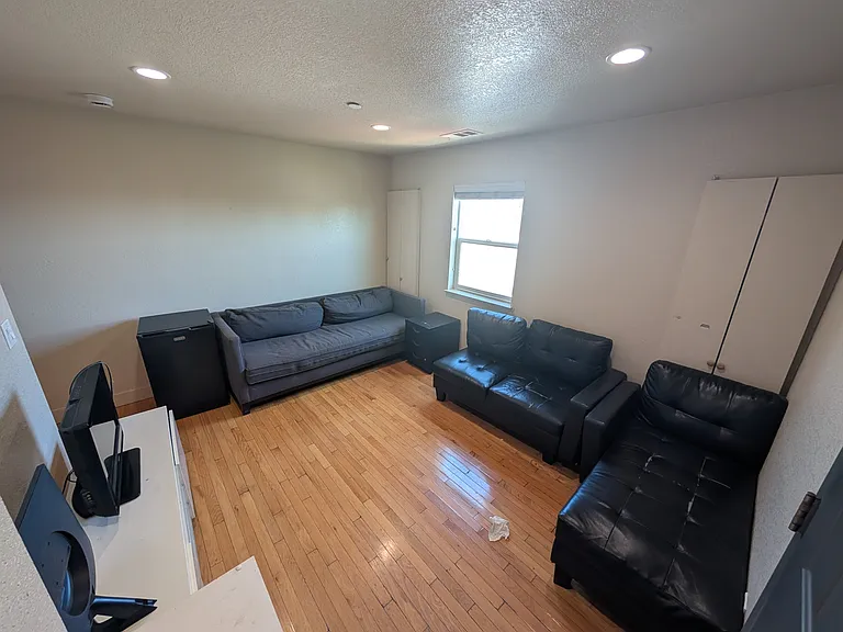 2504 Dana St — Photo 17