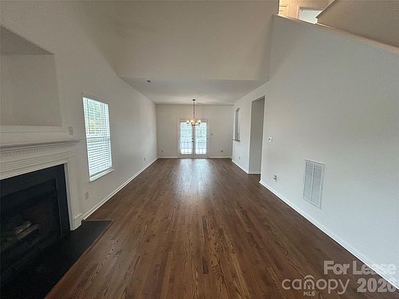 4th image of 1012 Little Rock Ct