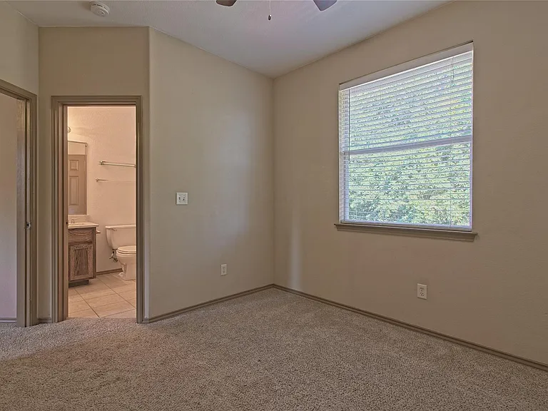 2903 Whisper Oaks Ln #A — Photo 16