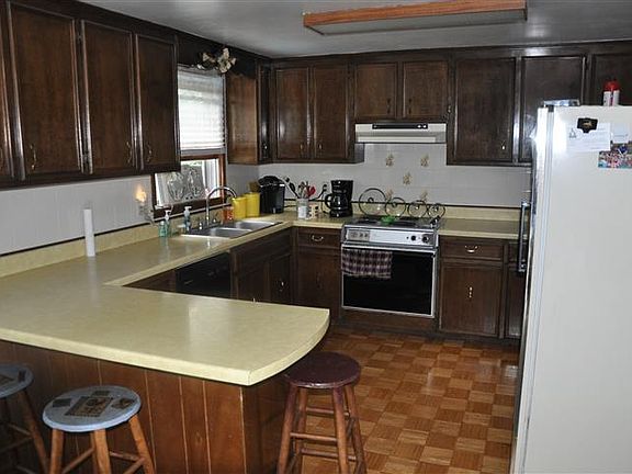 5th image of 101 Dickson Pl