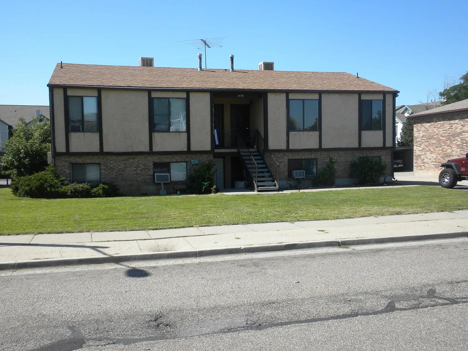 2 bed, 850 sqft, $1,350 — Photo 1