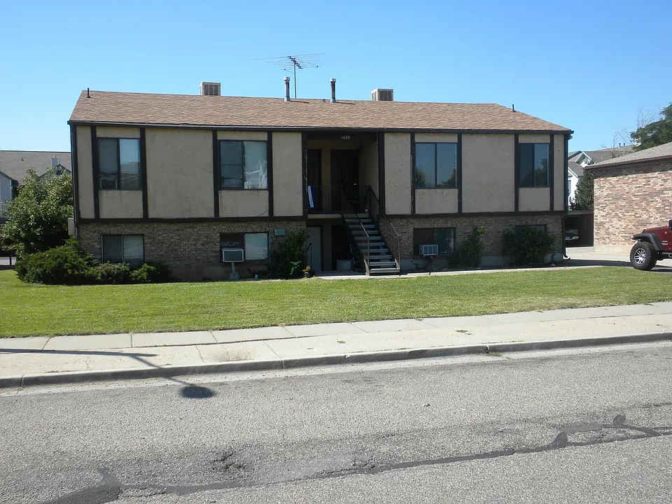 1439 W 1650 N