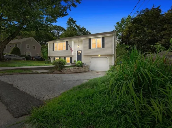 131 Progress St, Lincoln, RI 02865