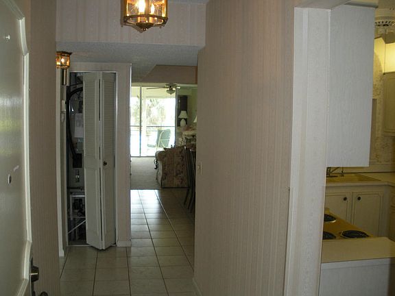 4th image of 23279 Barwood Ln Unit 301