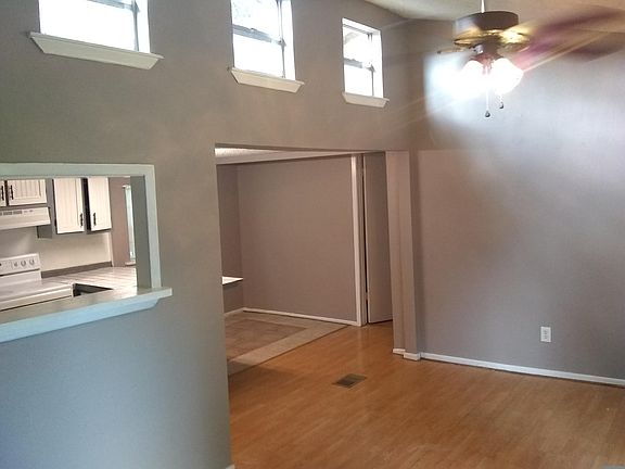3rd image of 938 Grandview Bnd