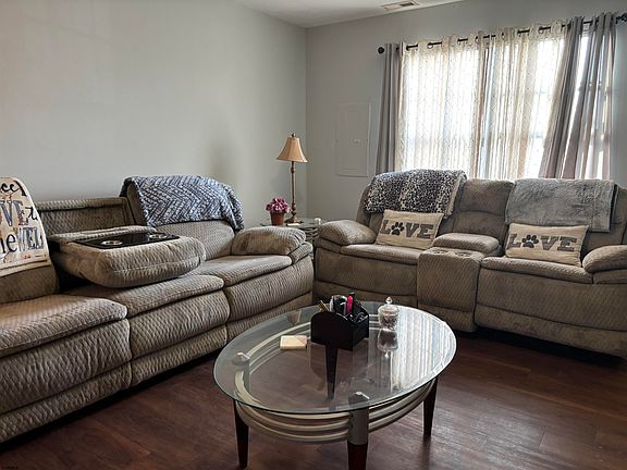 3rd image of 3125 Woodlands Dr #27