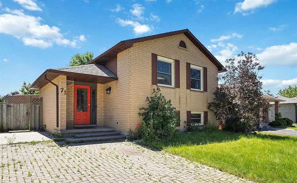71 Blanchard Crescent London — Photo 1