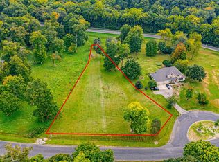 3 Governors Dr, Elkhart, IL 62634