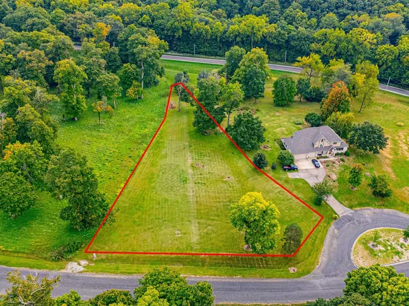 3 Governors Dr, Elkhart, IL 62634