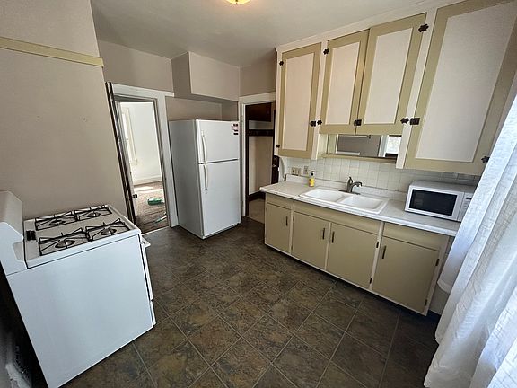 4th image of 2082 Lewis Dr #2082