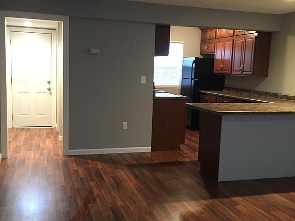 5th image of 762 Mentor Ave APT 27