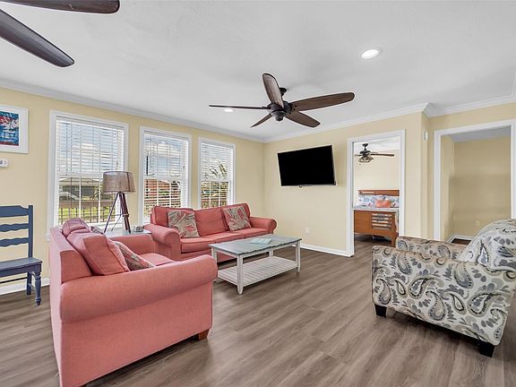 5th image of 610 Surf Dr