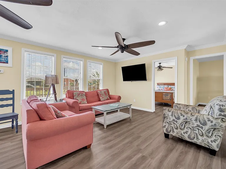 610 Surf Dr — Photo 8
