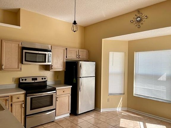 5th image of 629 Valencia Place Cir