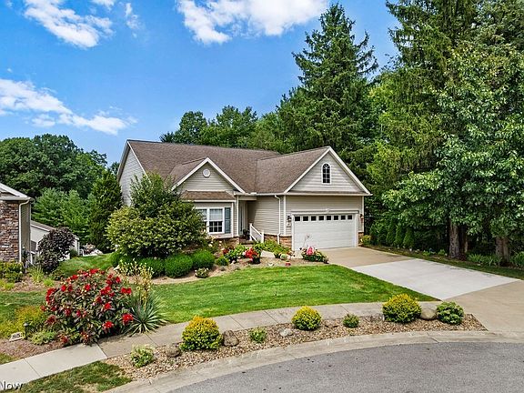 3rd image of 847 Heron Lakes Cir