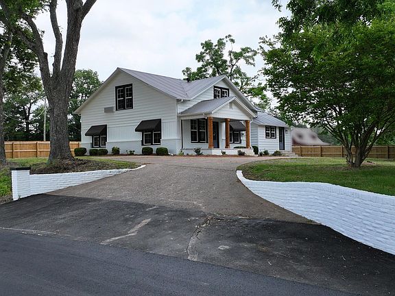 2nd image of 16 Manner Frank Rd