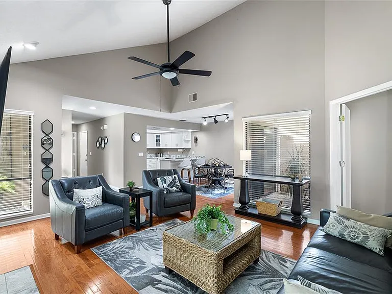 11520 Galleria Dr — Photo 8