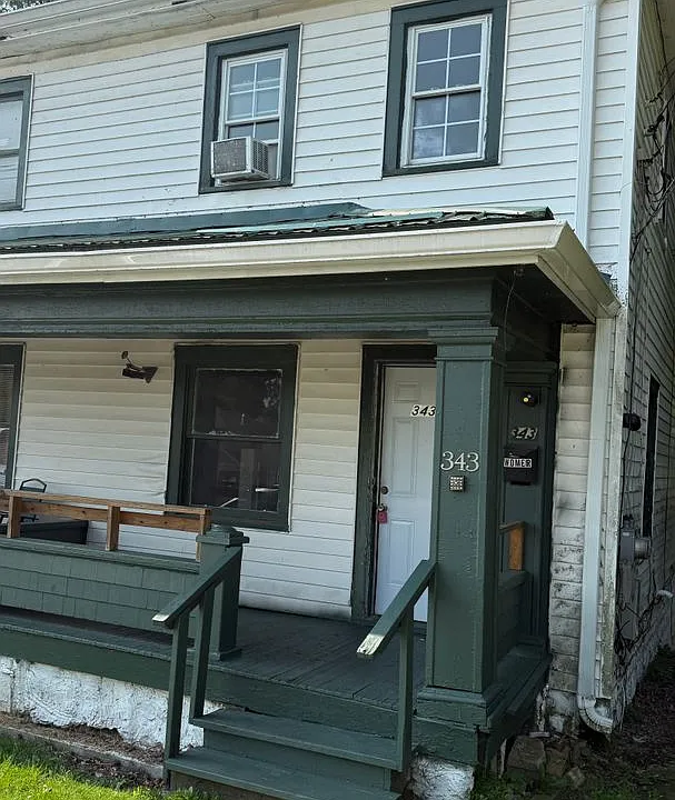 343 Russell St