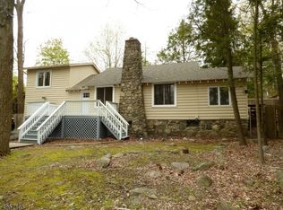 131 Breakneck Rd, Highland Lakes, NJ 07422
