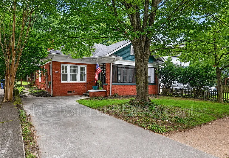 582 Clifton Rd NE — Photo 49