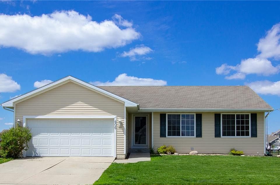 1st image of 606 Spruce Cir NW