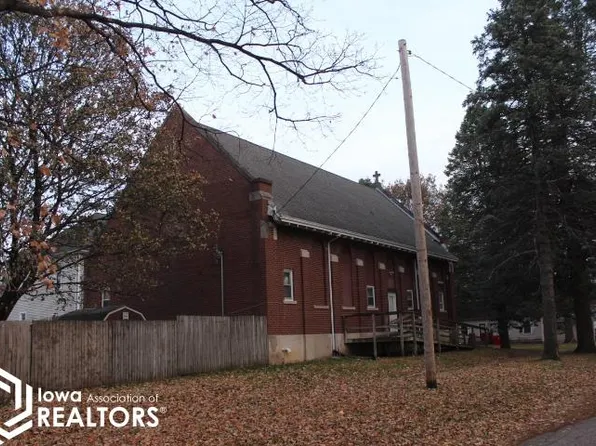 504 2nd Ave SE, Hampton, IA 50441