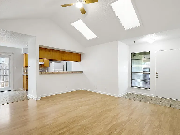 10710 Topperwein Dr #B — Photo 3
