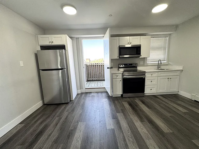 189 E Merrimack St #12 — Photo 1