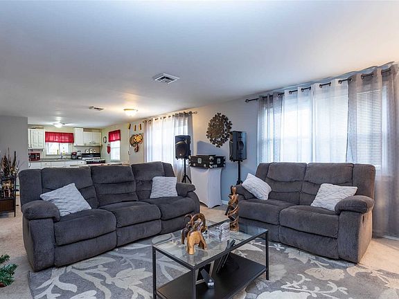 5th image of 29 Fairdale Dr