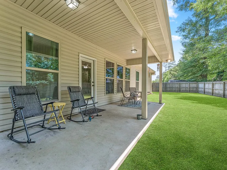 1041 Berkshire Dr — Photo 18