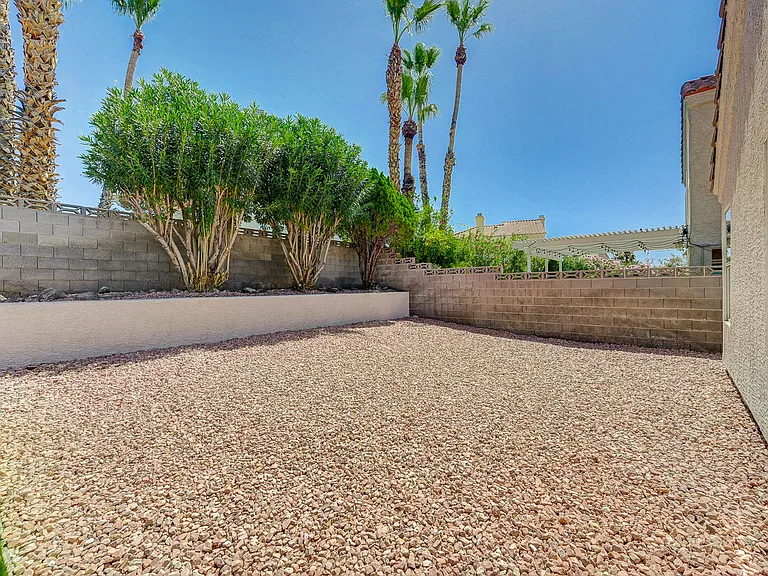 272 Comfort Dr — Photo 46