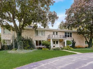 610 Dunleith Cir #3, Elm Grove, WI 53122