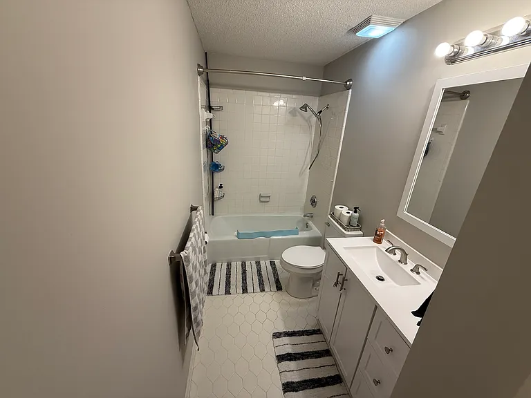 117 Crossbrook Dr — Photo 4